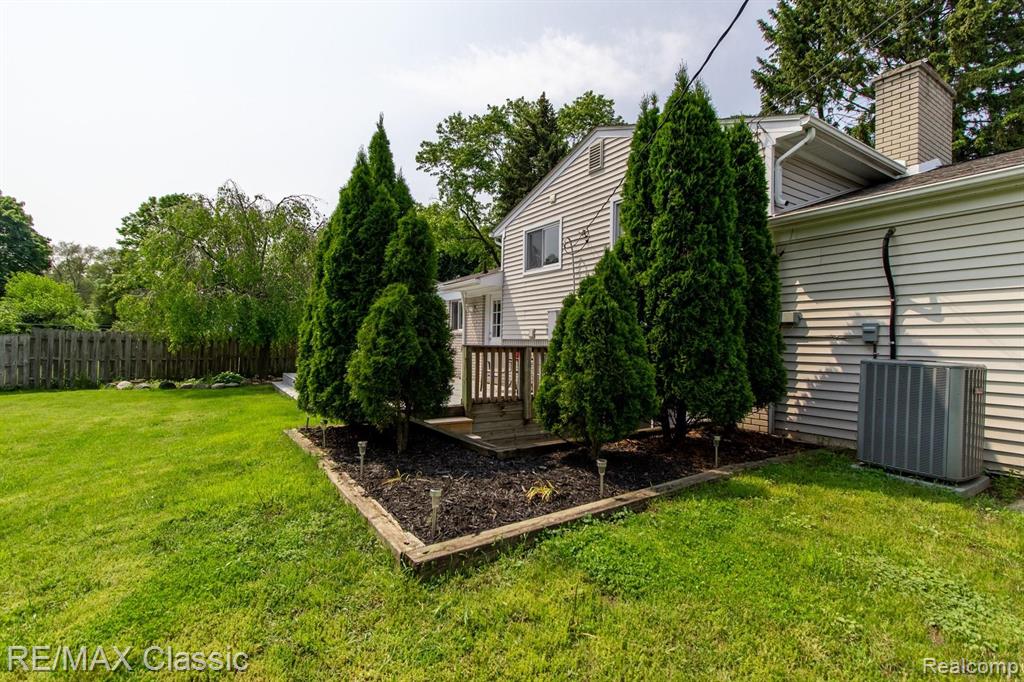 40611 West 10 Mile Road Novi, MI 48375 - Photo 5 of 42