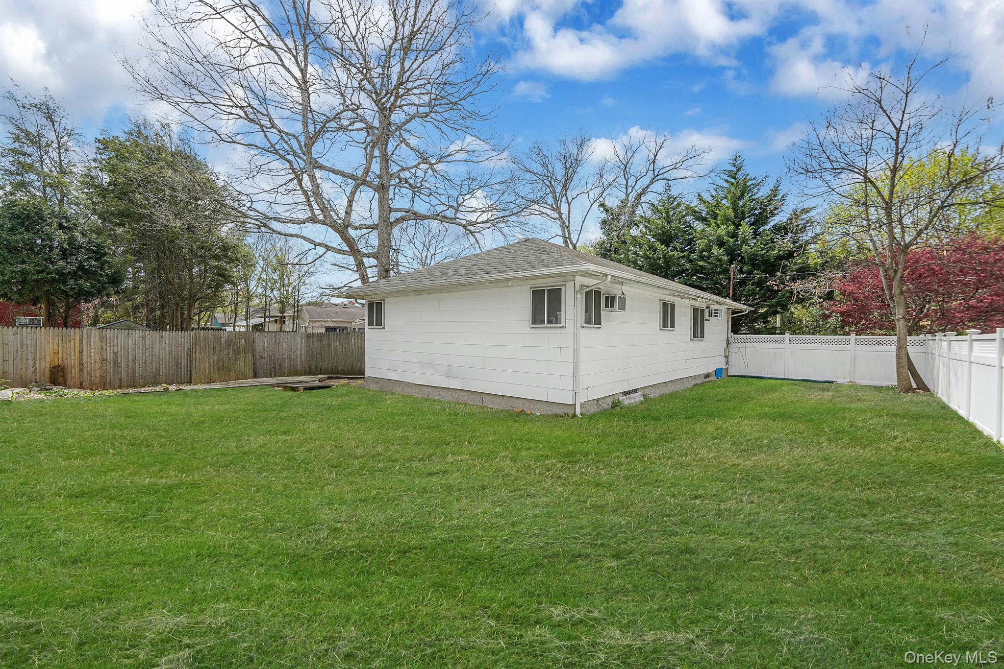 2771 Pond Road Ronkonkoma, NY 11779 - Photo 20 of 22