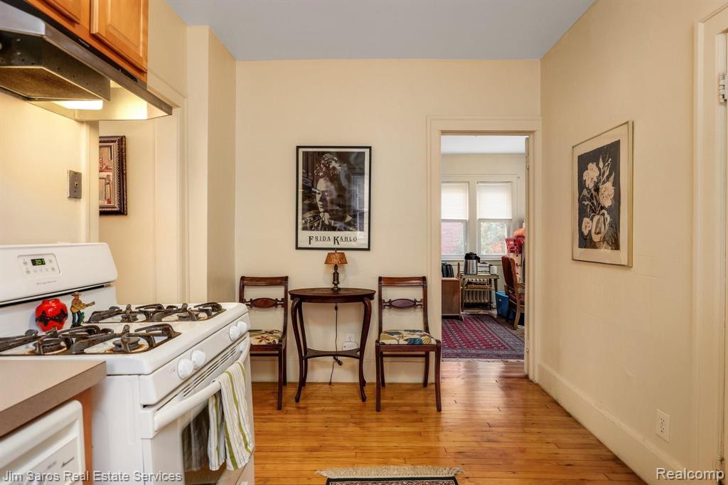 878 Nottingham Road, Unit 880 Grosse Pointe Park, MI 48230 - Photo 8 of 10