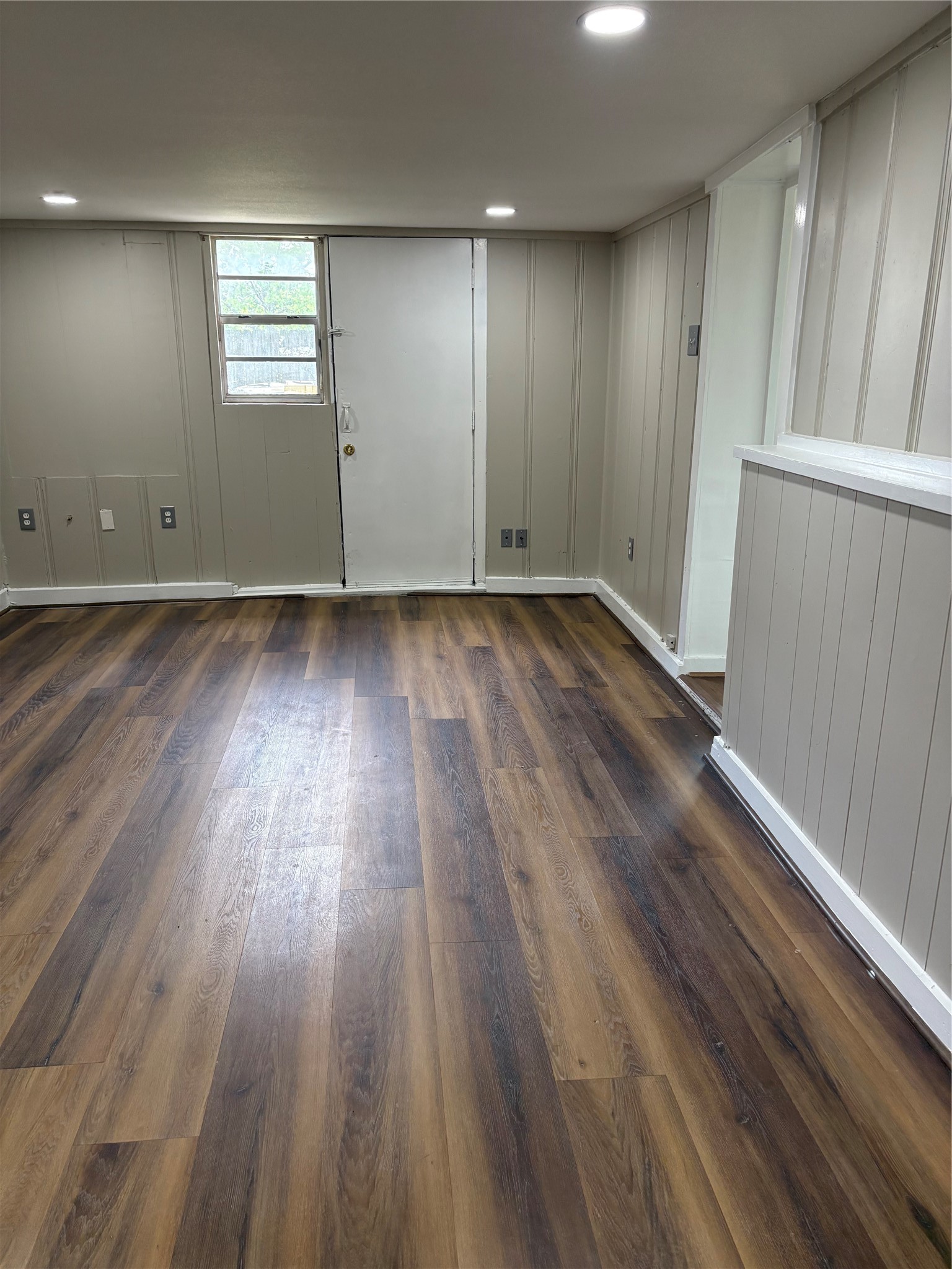 5914 Ridgeway Drive Houston, TX 77033 - Photo 12 of 23 Step into this spacious family room.