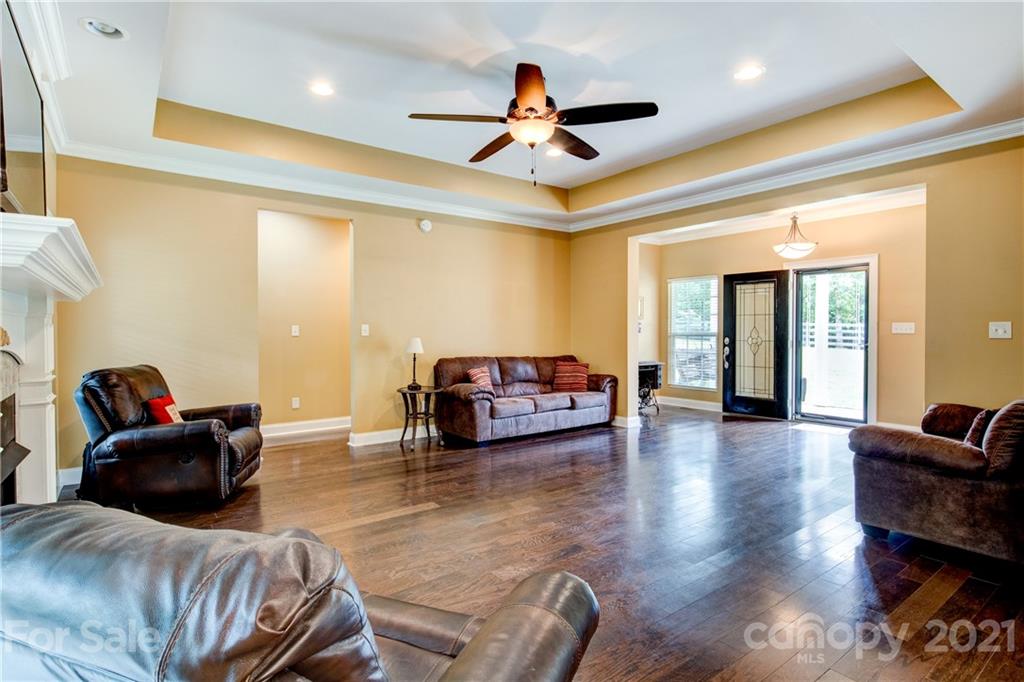 1637 State Rd S-46-1102, Unit 4 York, SC 29745 - Photo 12 of 39 a living room with furniture and a ceiling fan