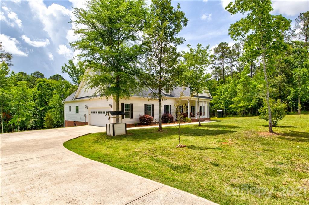 1637 State Rd S-46-1102, Unit 4 York, SC 29745 - Photo 30 of 39 a view of a house with swimming pool and a yard