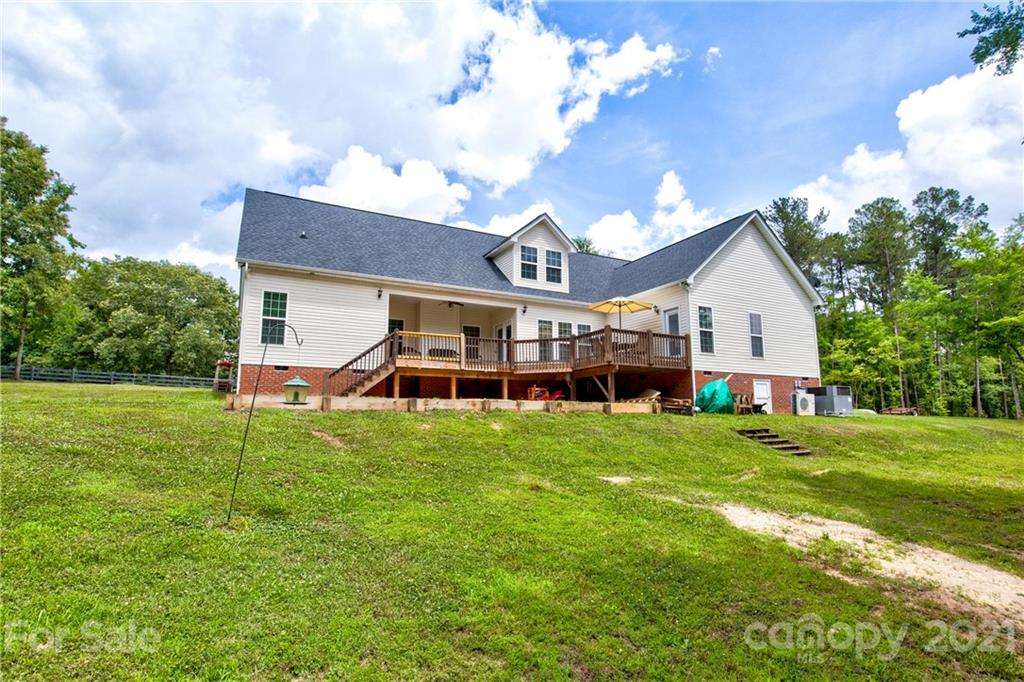 1637 State Rd S-46-1102, Unit 4 York, SC 29745 - Photo 32 of 39 a front view of a house with a garden
