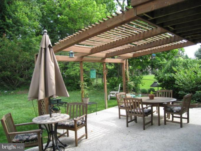 8609 Atwell Road Potomac, MD 20854 - Photo 20 of 22 Large Patio