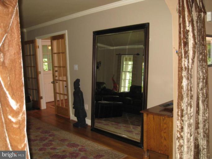 8609 Atwell Road Potomac, MD 20854 - Photo 3 of 22 Living Room