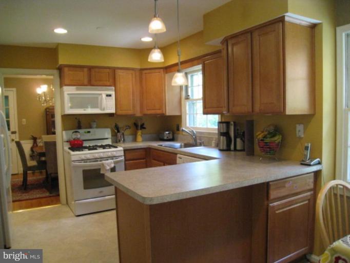 8609 Atwell Road Potomac, MD 20854 - Photo 5 of 22 Updated Kitchen