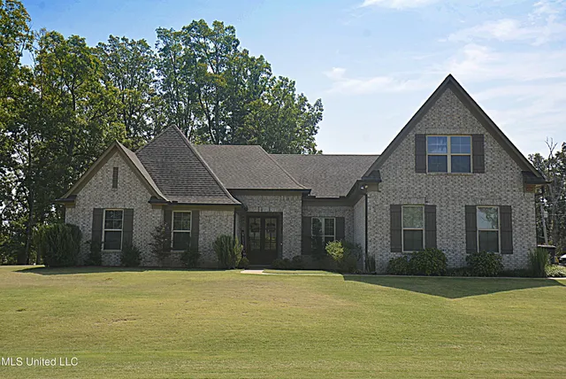 $411,500 | 157 Oak Ridge Lakes Drive, Coldwater, MS 38618
