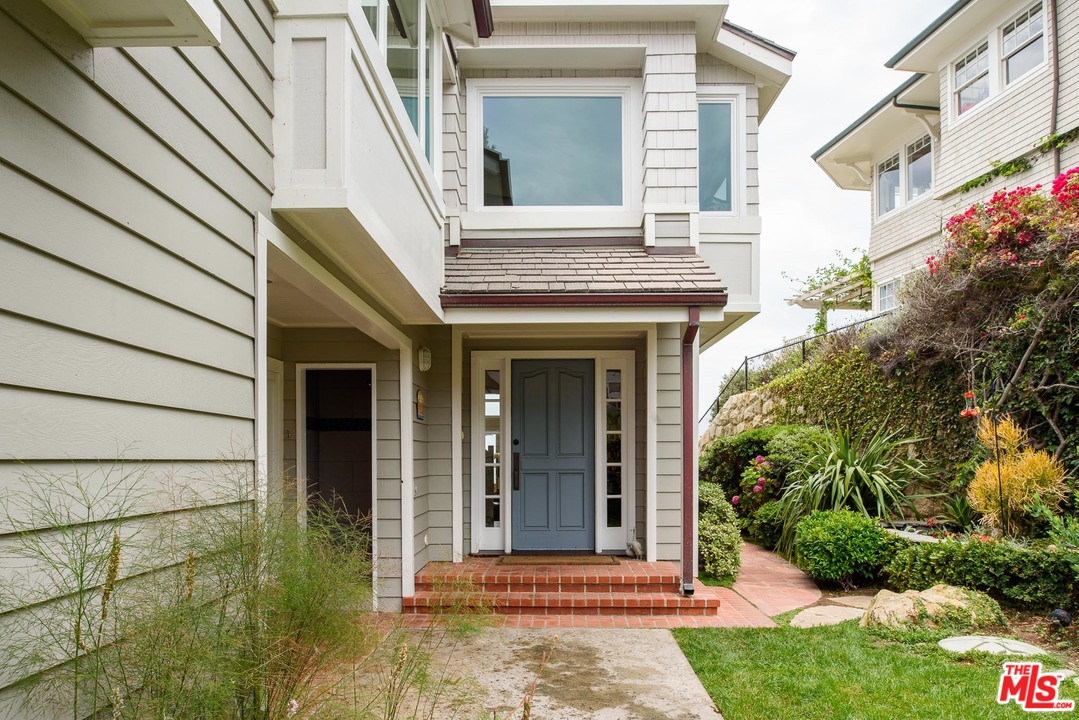 8 Rincon Point Lane Carpinteria, CA 93013 - Photo 3 of 30 Gallery Image 3