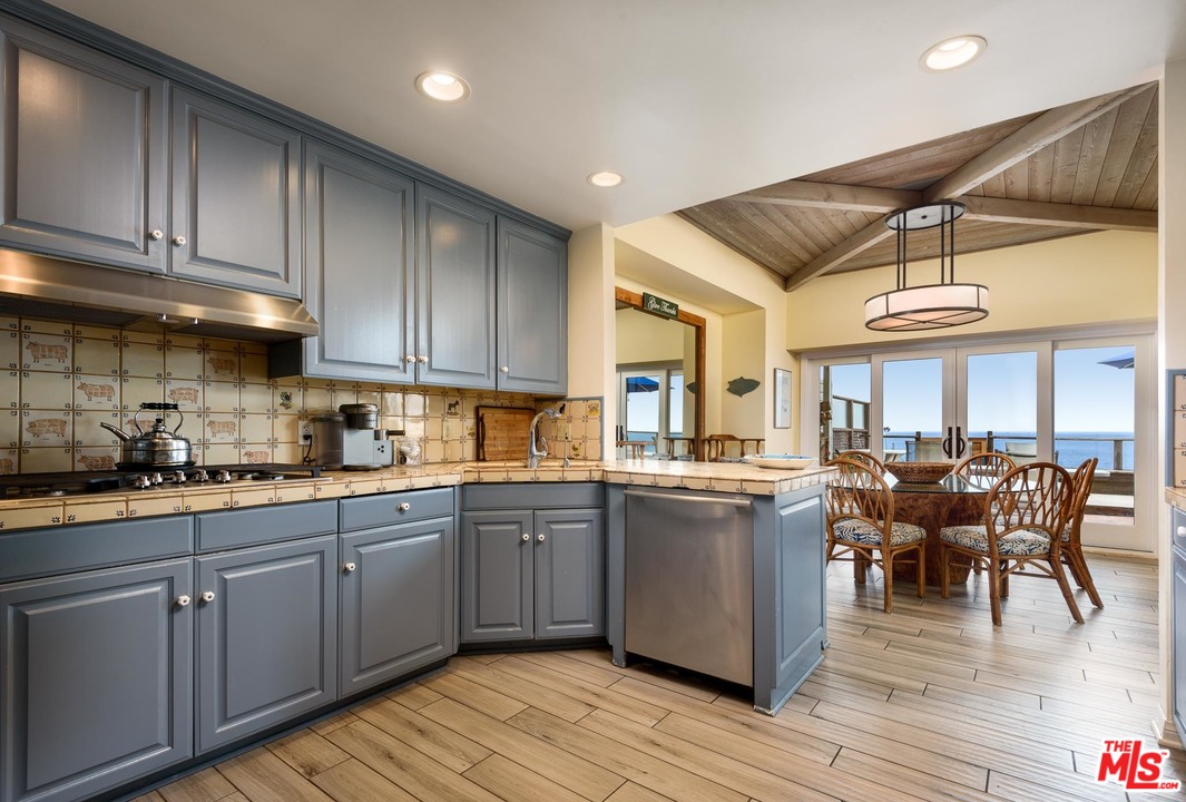 8 Rincon Point Lane Carpinteria, CA 93013 - Photo 6 of 30 Gallery Image 6