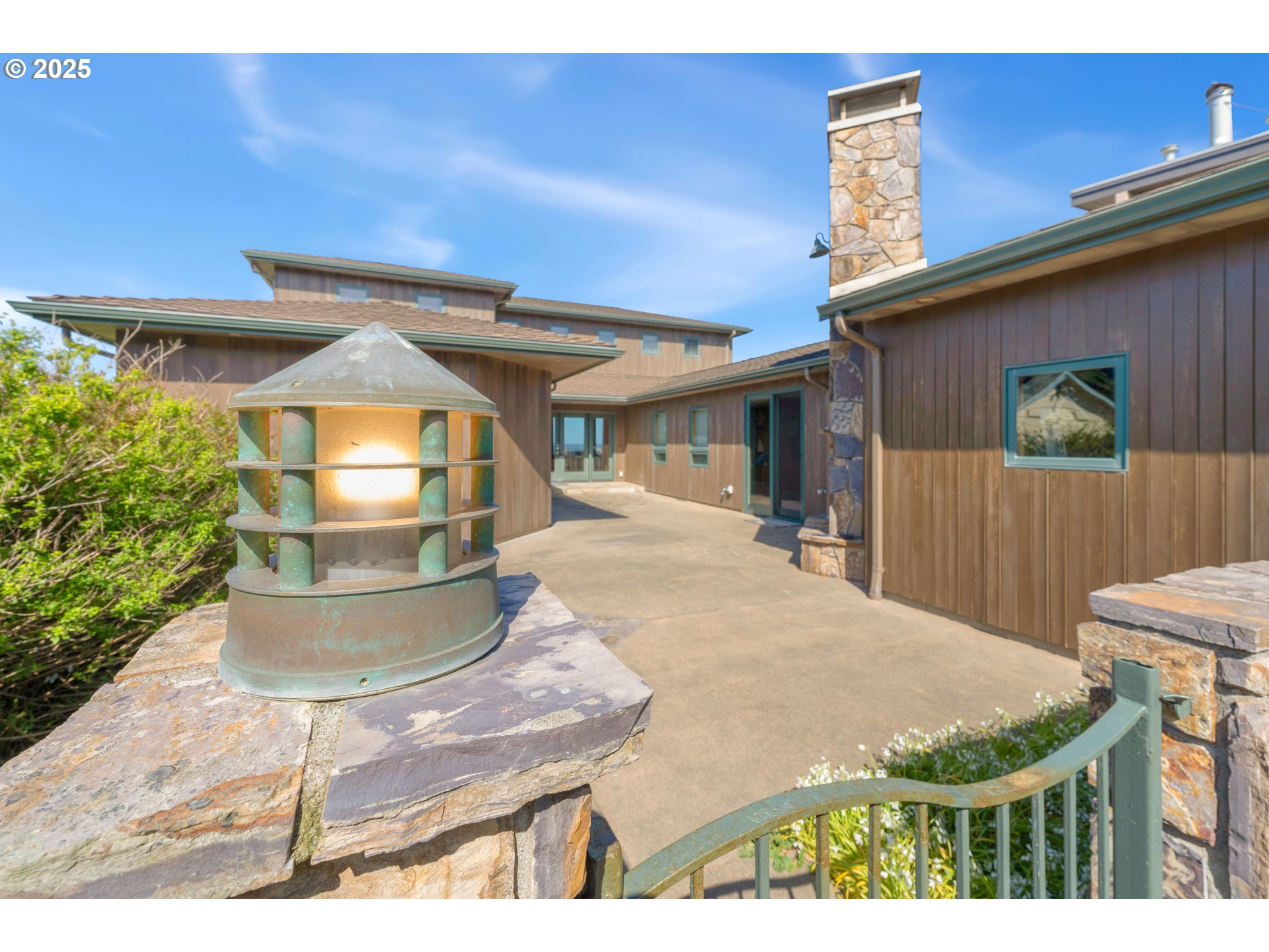 1950 Beach Loop Road Bandon, OR 97411 - Photo 14 of 45 a view of a living room and a kitchen