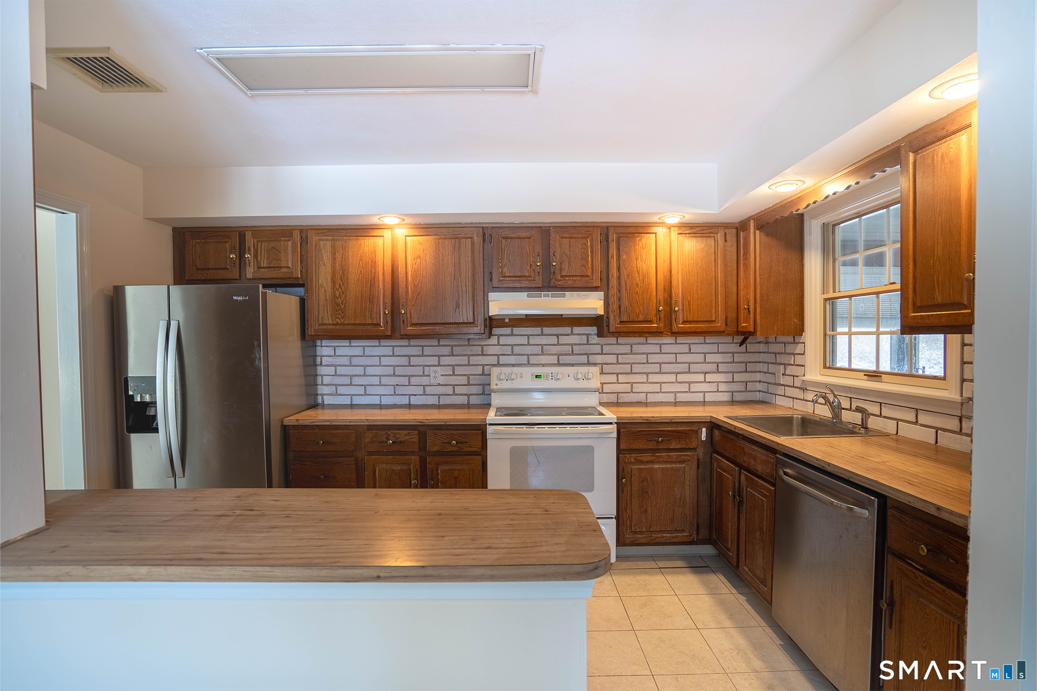 4 Currycross Road, Unit 4 Madison, CT 06443 - Photo 7 of 30 a kitchen with stainless steel appliances granite countertop a sink stove and refrigerator