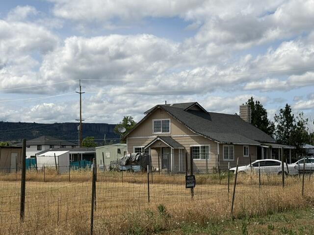 7465 Table Rock Terrace Central Point, OR 97502 - Photo 3 of 6 IMG_6964