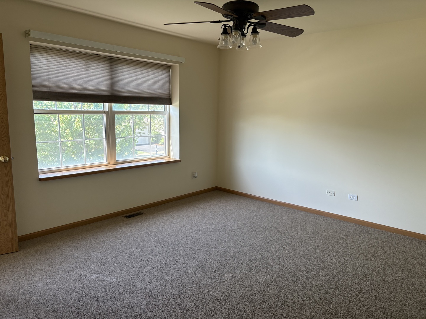 7207 Bradley Drive Plainfield, IL 60586 - Photo 9 of 12 an empty room with a window
