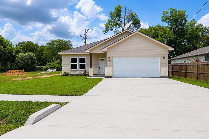 432 Rice Street Angleton, TX 77515 - Photo 1 of 25 Gallery Image 1