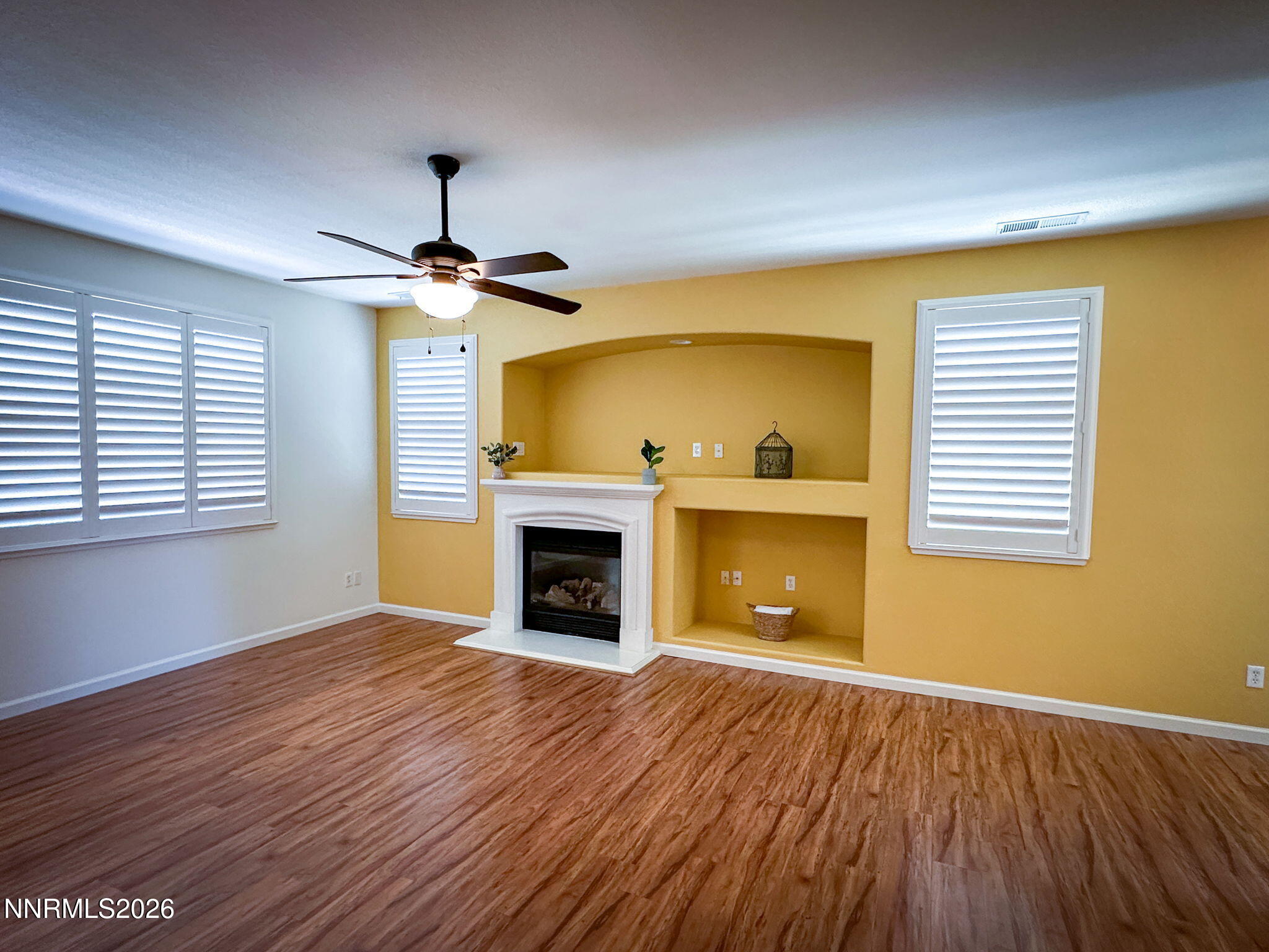 10370 Rosemount Drive Reno, NV 89521 - Photo 4 of 16 4-web-or-mls-04 Living Room