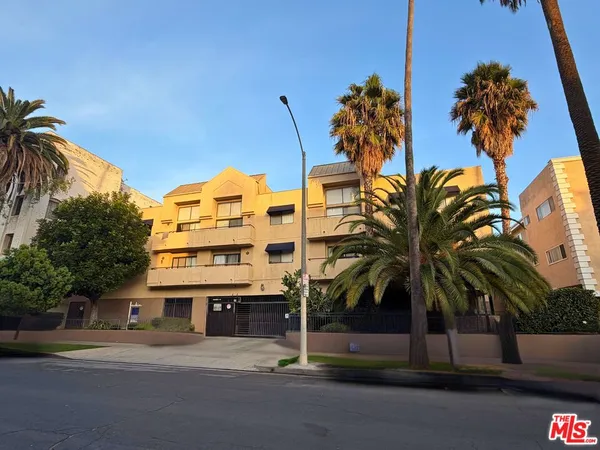 $3,150 | 326 South Manhattan Place, Unit 108, Los Angeles, CA 90020