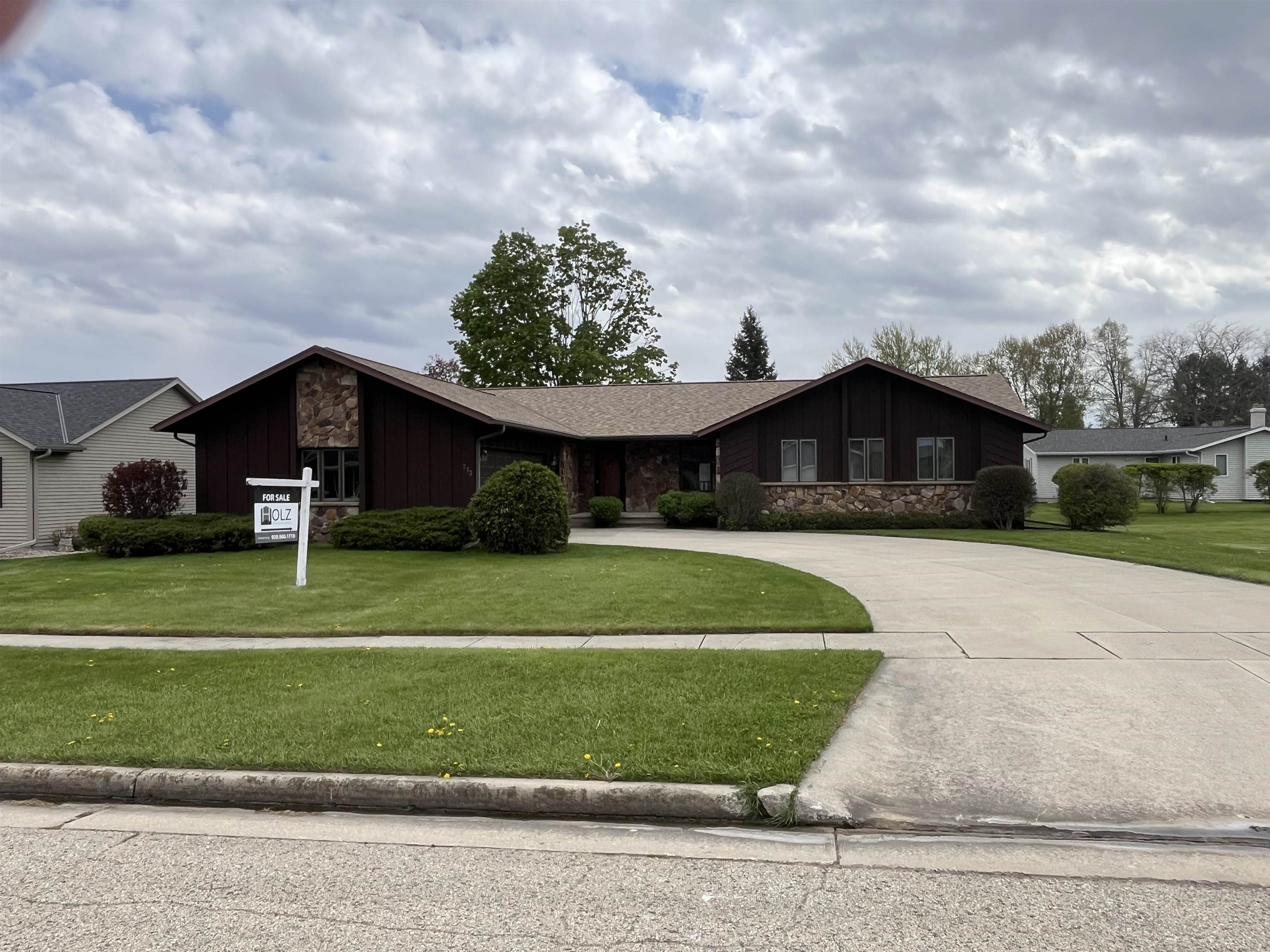 713 West Spring Street Waupun, WI 53963 - Photo 1 of 16