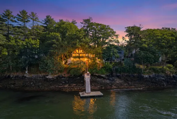 $1,300,000 | 2 Bridgeview Terrace, Kittery, ME 03904