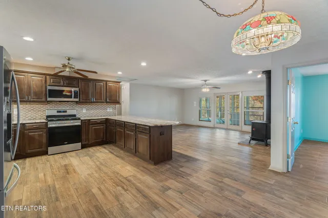 $459,900 | 367 Emory River Road, Harriman, TN 37748