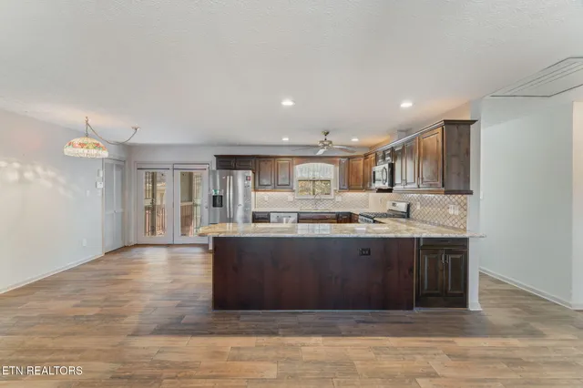 $459,900 | 367 Emory River Road, Harriman, TN 37748