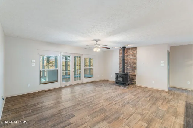 $459,900 | 367 Emory River Road, Harriman, TN 37748