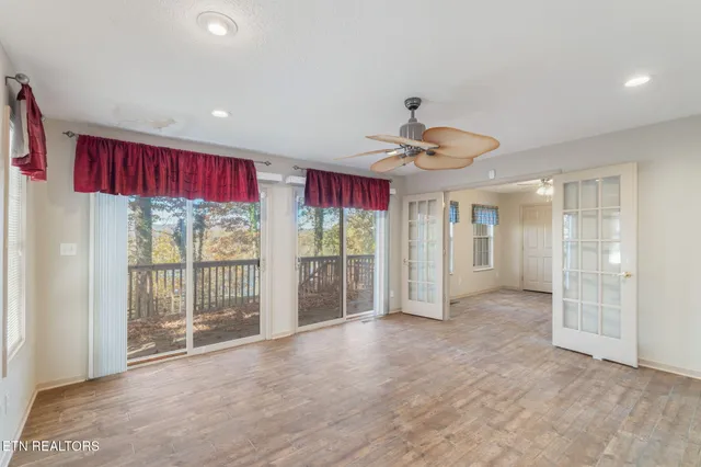 $459,900 | 367 Emory River Road, Harriman, TN 37748