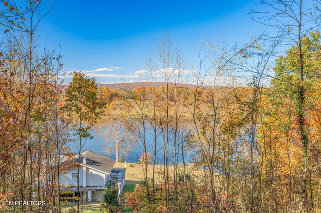 $459,900 | 367 Emory River Road, Harriman, TN 37748