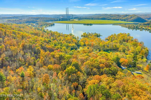 $459,900 | 367 Emory River Road, Harriman, TN 37748