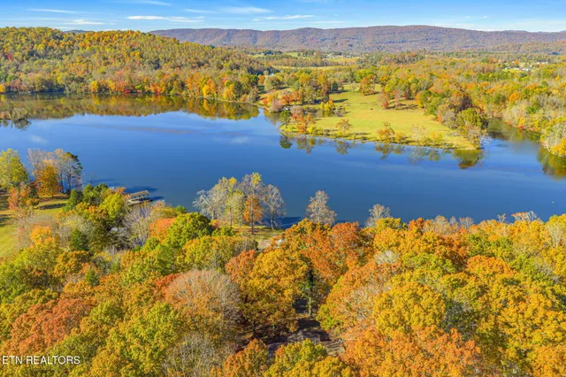 $459,900 | 367 Emory River Road, Harriman, TN 37748