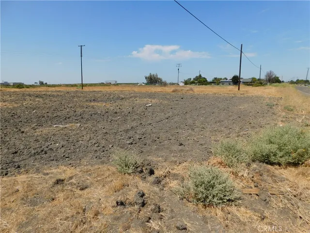 a view of a beach with a view of lake