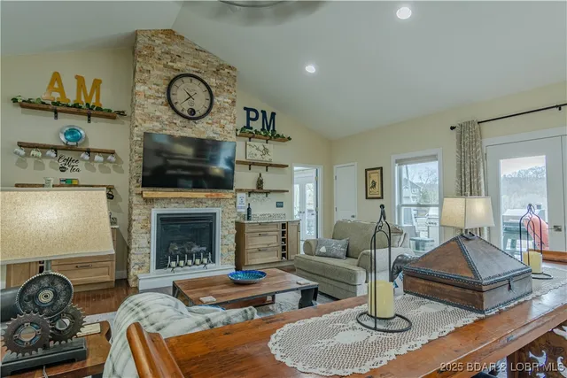 $1,899,000 | 353 Wedge Wood Drive, Camdenton, MO 65020