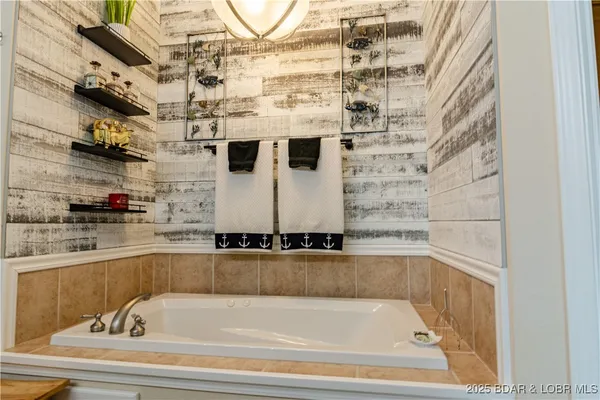 $1,899,000 | 353 Wedge Wood Drive, Camdenton, MO 65020