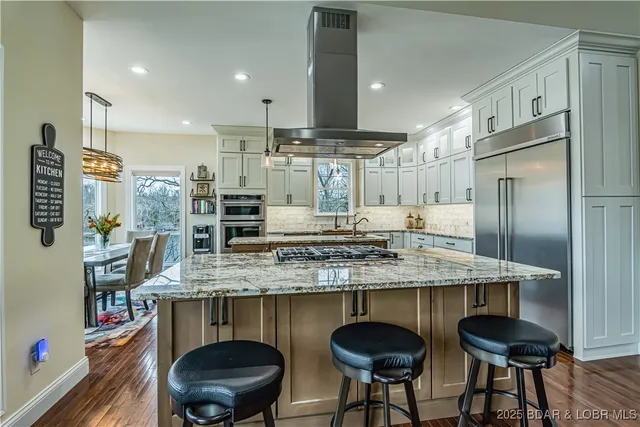 $1,899,000 | 353 Wedge Wood Drive, Camdenton, MO 65020