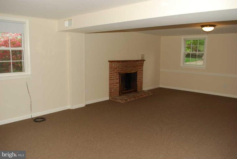 1904 Old Stage Road Alexandria, VA 22308 - Photo 10 of 21 an empty room with windows