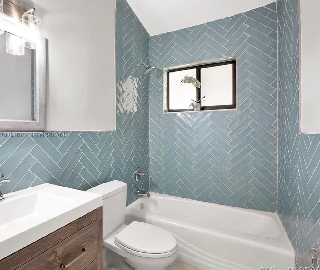 2915 Northwest 68th Street Miami, FL 33147 - Photo 5 of 43