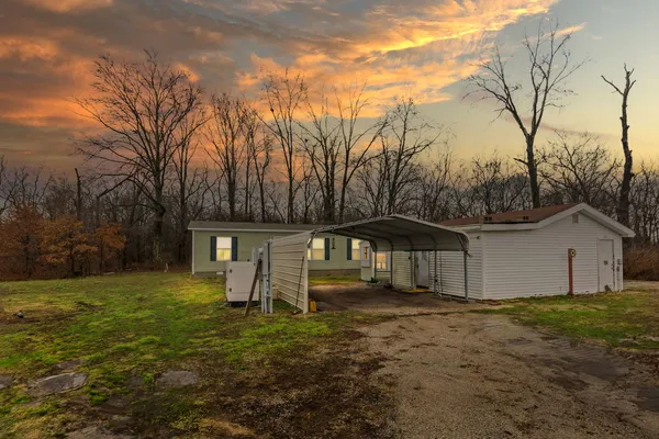 $165,000 | 20100 Diamond Springs Road, Carlyle, IL 62231