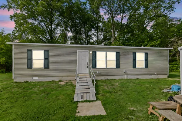 $159,900 | 20100 Diamond Springs Road, Carlyle, IL 62231