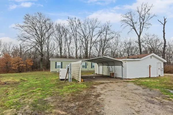 $165,000 | 20100 Diamond Springs Road, Carlyle, IL 62231