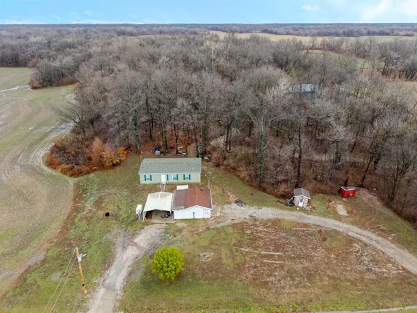 $165,000 | 20100 Diamond Springs Road, Carlyle, IL 62231