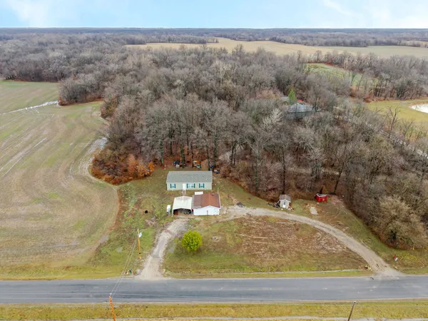 $165,000 | 20100 Diamond Springs Road, Carlyle, IL 62231