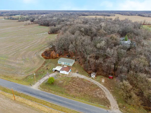 $165,000 | 20100 Diamond Springs Road, Carlyle, IL 62231