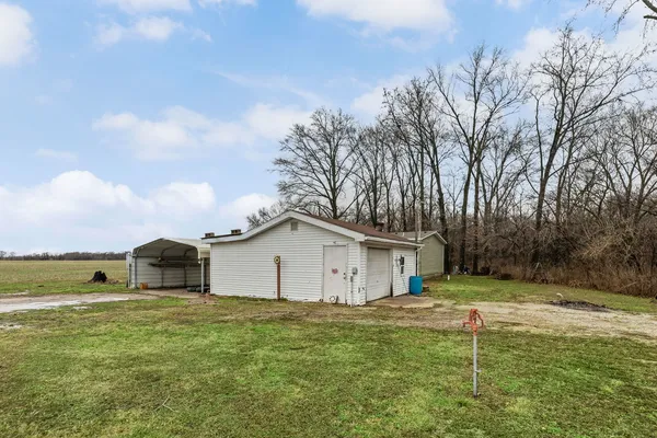 $165,000 | 20100 Diamond Springs Road, Carlyle, IL 62231