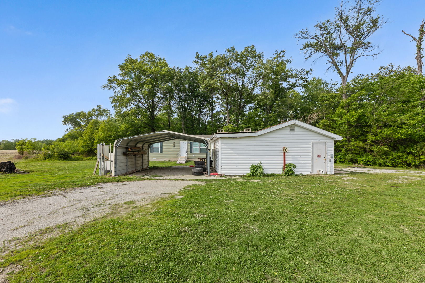 20100 Diamond Springs Road Carlyle, IL 62231 - Photo 5 of 41