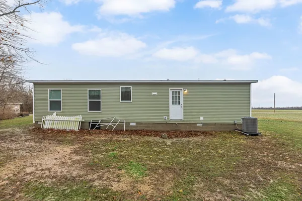 $165,000 | 20100 Diamond Springs Road, Carlyle, IL 62231