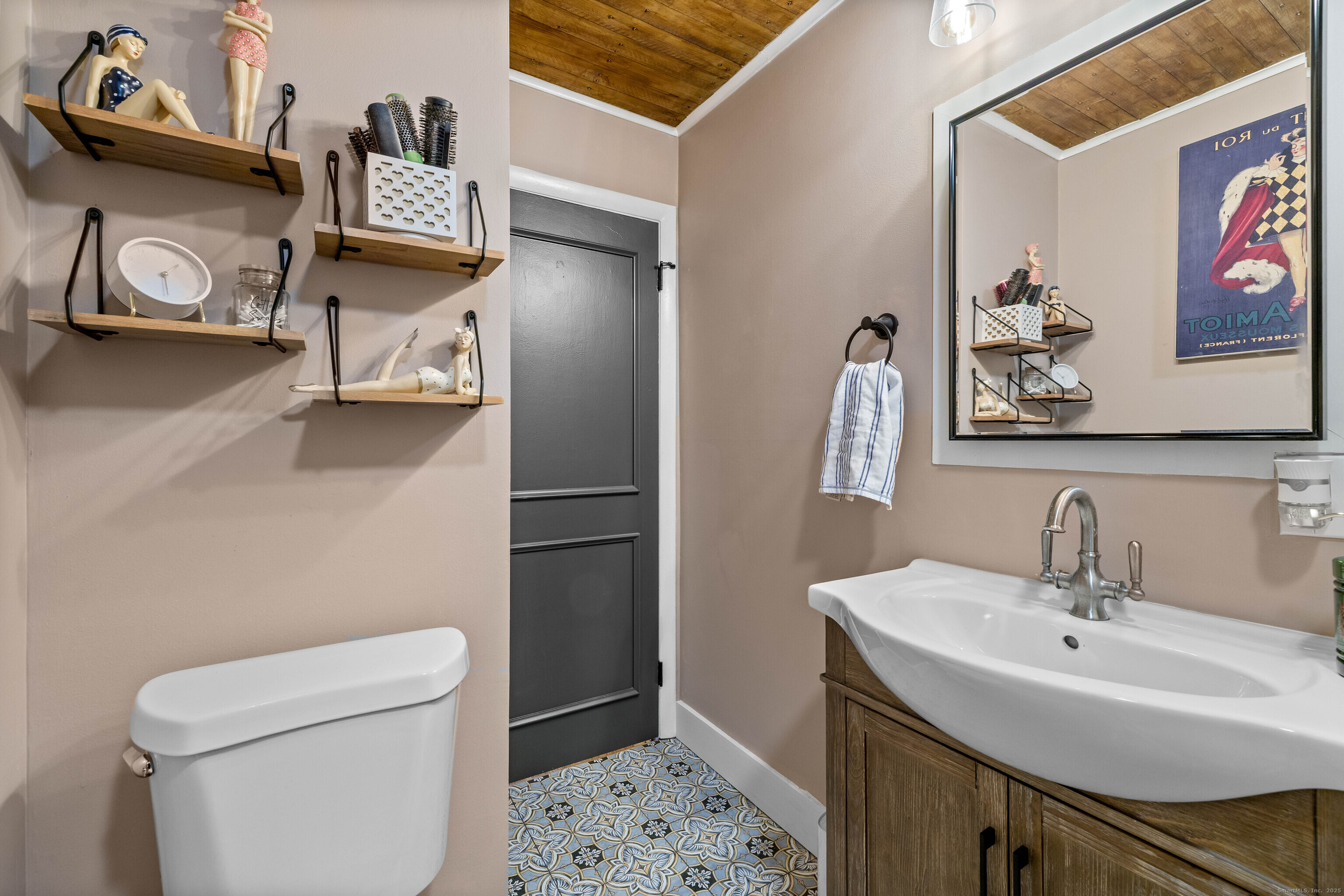 552 Laurel Hill Road Norwich, CT 06360 - Photo 15 of 40 a bathroom with a toilet sink and mirror