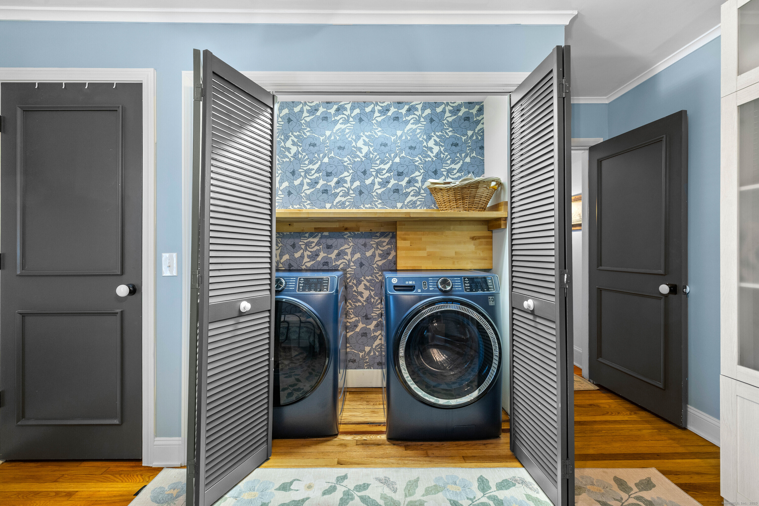 552 Laurel Hill Road Norwich, CT 06360 - Photo 28 of 40 a view of living room washer and dryer