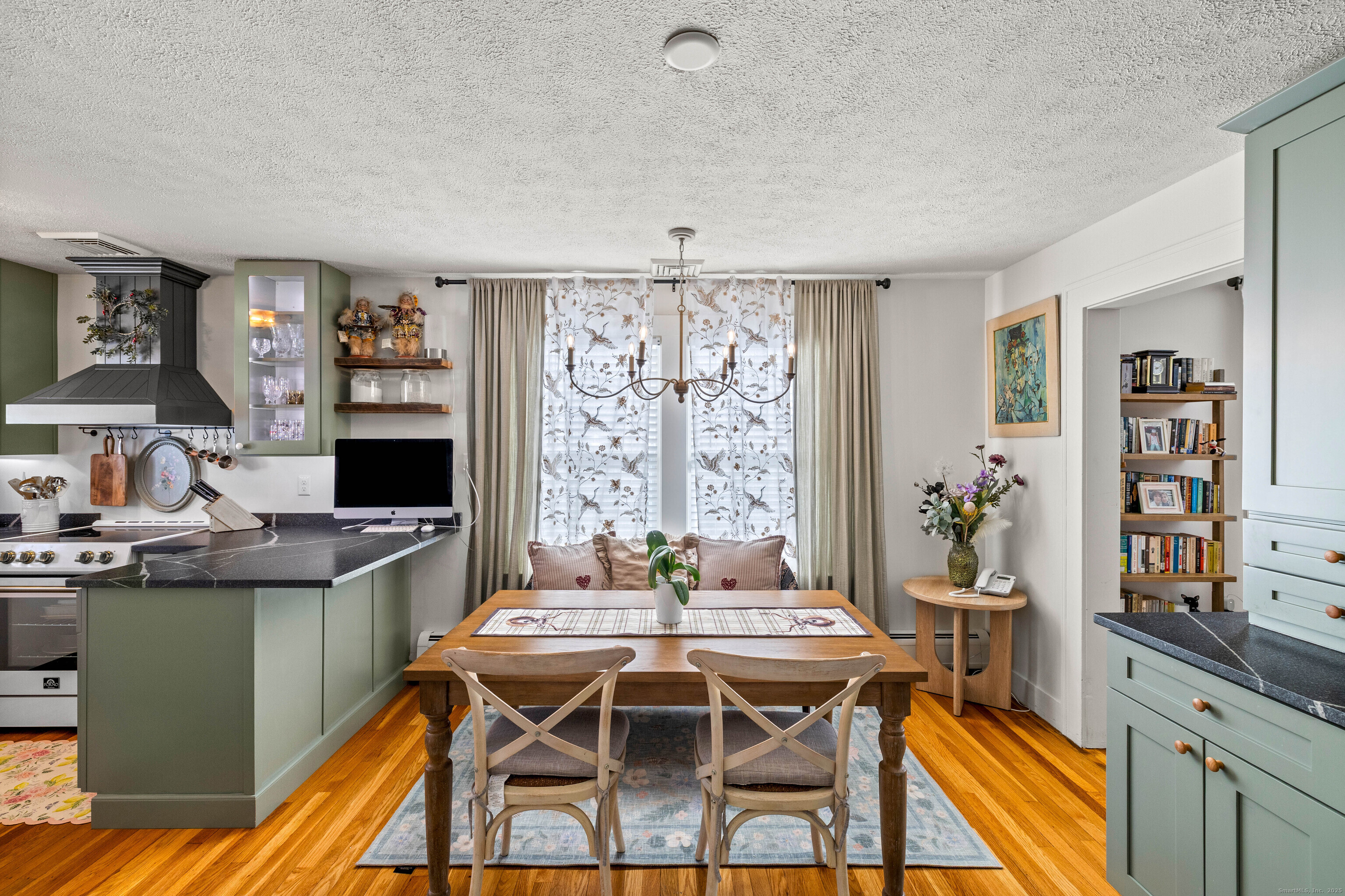 552 Laurel Hill Road Norwich, CT 06360 - Photo 8 of 40 a dining room with furniture and window