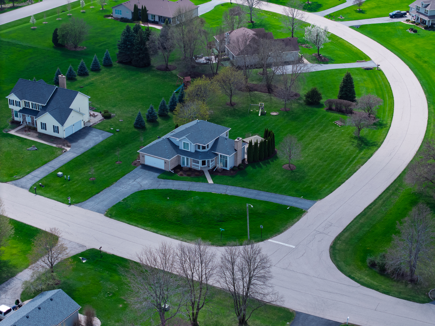 613 Silver Glen Road McHenry, IL 60050 - Photo 2 of 33