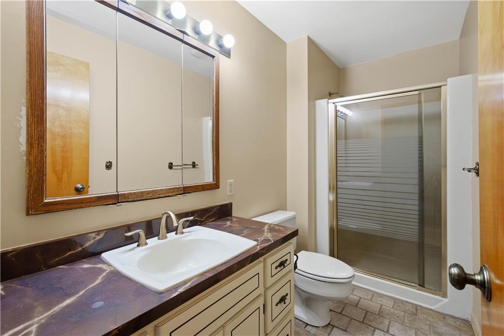 6 King Road McDonald, PA 15057 - Photo 19 of 35 Primary en suite