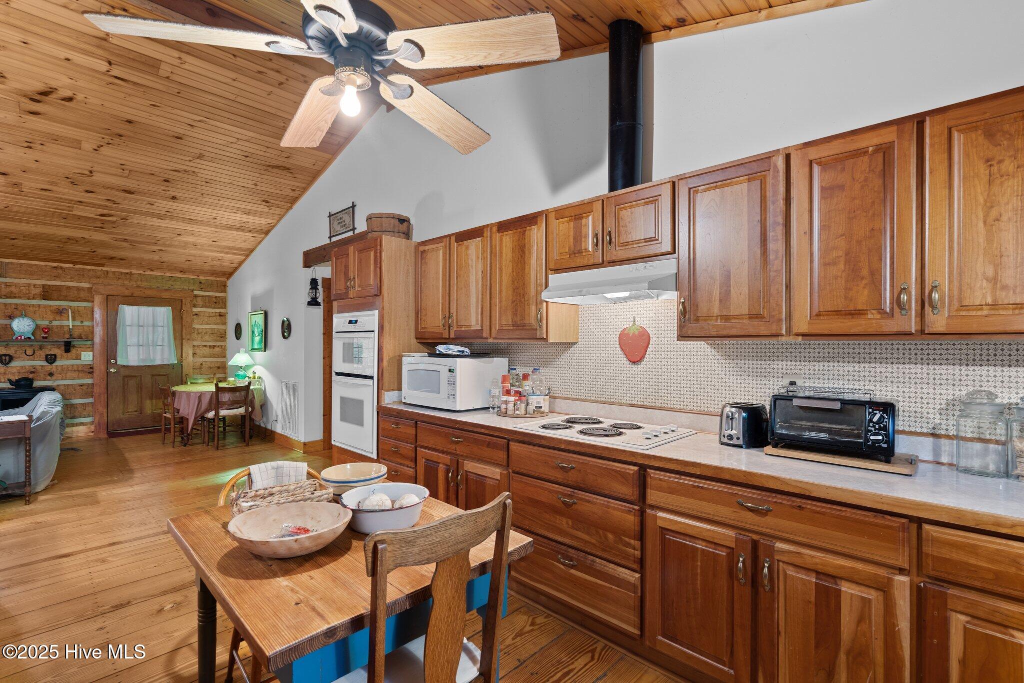 2726 Niagara Carthage Road Carthage, NC 28327 - Photo 9 of 26 eat in kitchen